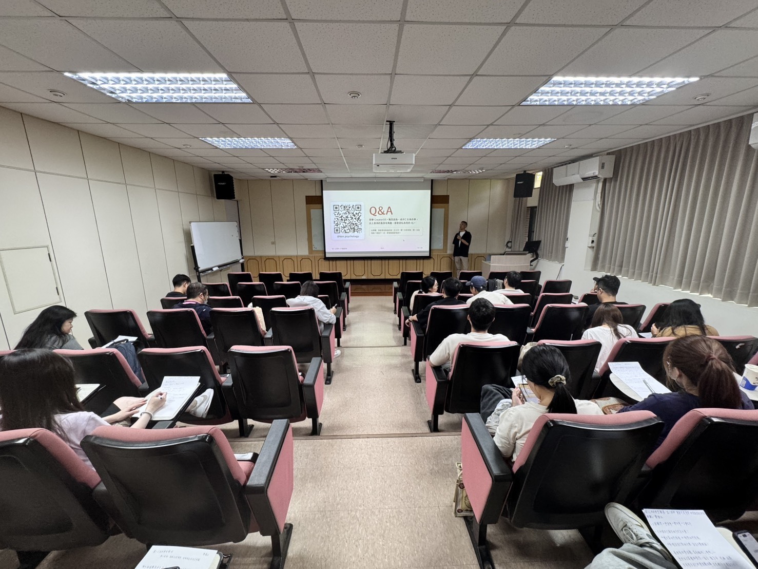 專題演講 -  啃｜心理學 × 職涯諮詢 鄭凱云 創辦人演講 (另開新視窗/jpg檔)圖片