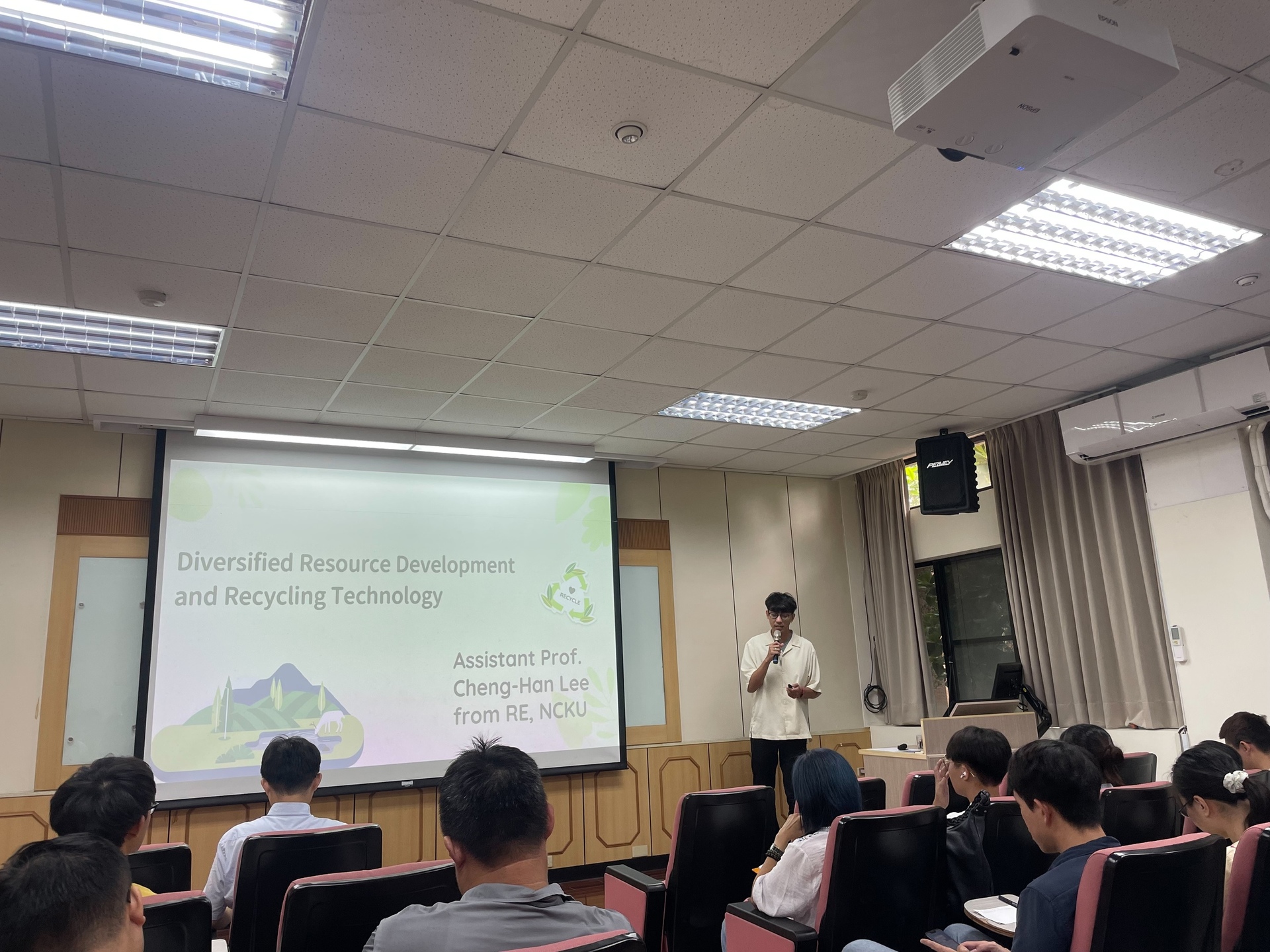 書報討論 -國立成功大學資源工程學系 李政翰 助理教授演講(另開新視窗/jpg檔)圖片