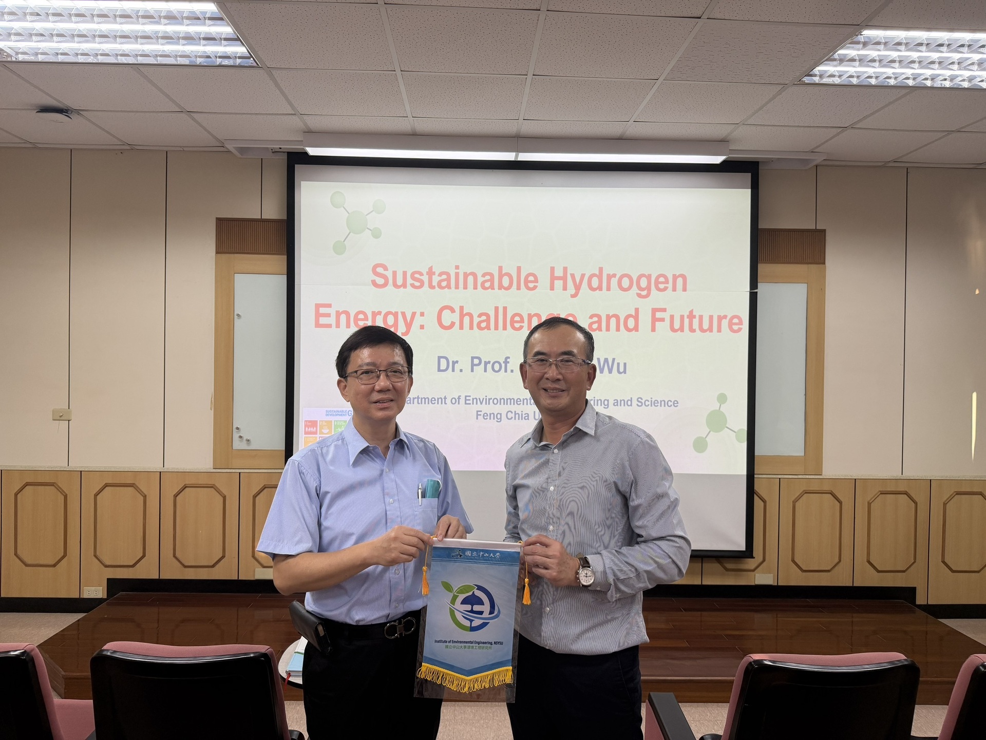 書報討論 -逢甲大學環境工程與科學系 吳俊哲 特聘教授演講(另開新視窗/jpg檔)圖片