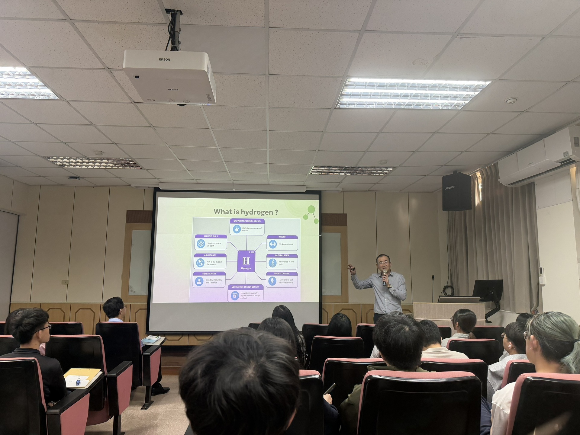 書報討論 -逢甲大學環境工程與科學系 吳俊哲 特聘教授演講(另開新視窗/jpg檔)圖片