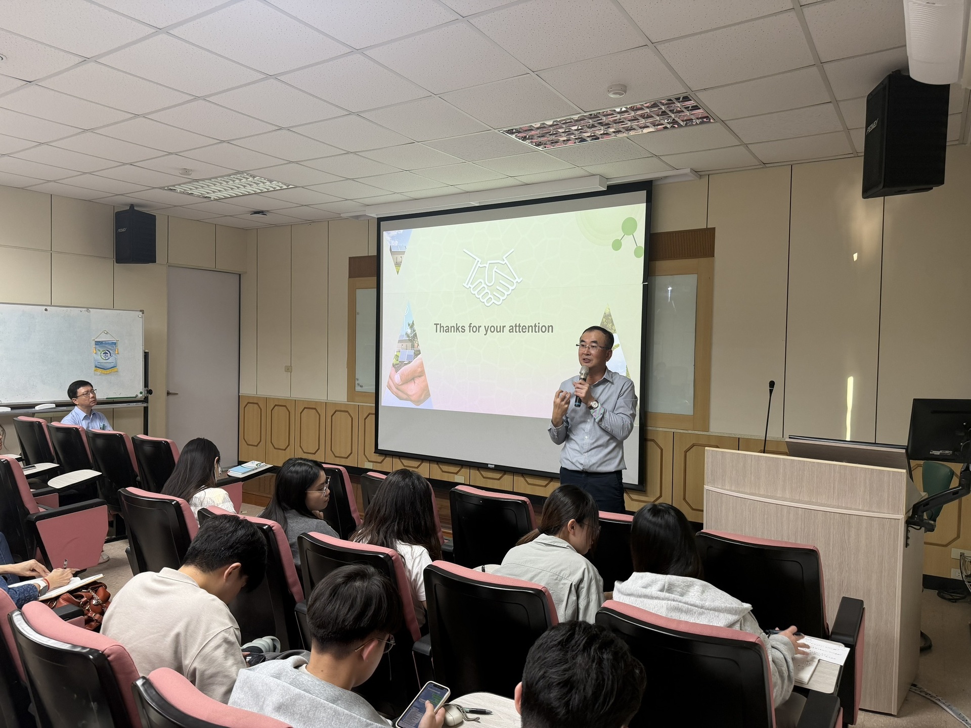 書報討論 -逢甲大學環境工程與科學系 吳俊哲 特聘教授演講(另開新視窗/jpg檔)圖片