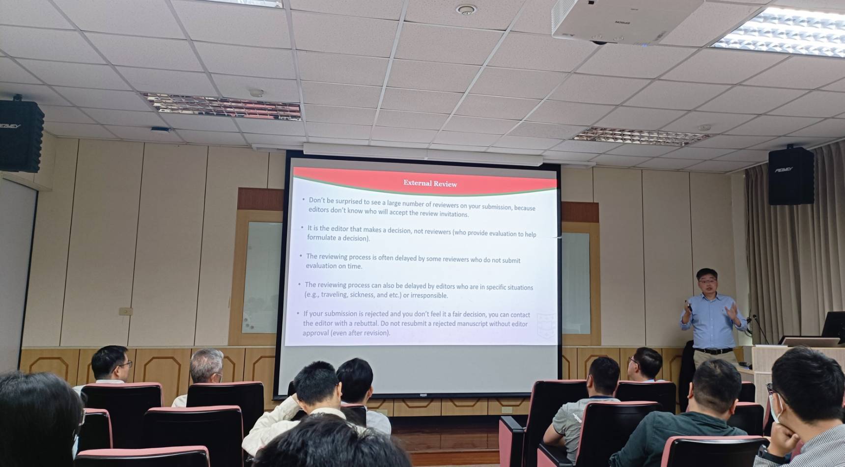 書報討論 -美國聖路易華盛頓大學能源環境與化學工程系 賀震 教授演講(另開新視窗/jpg檔)圖片