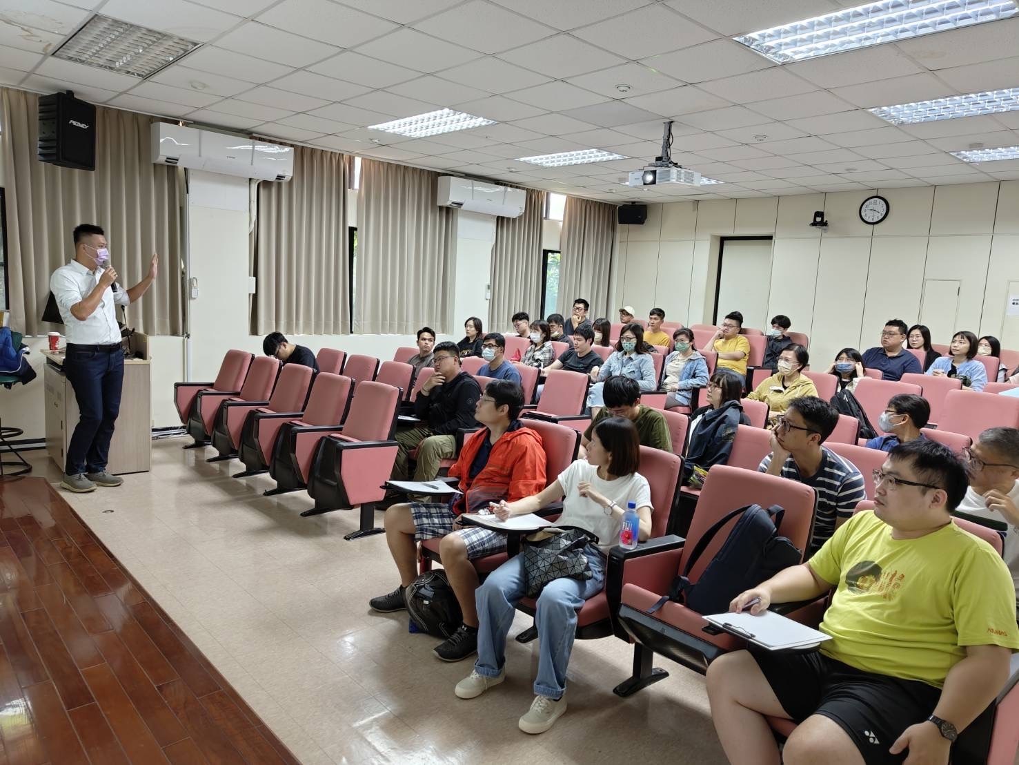 專題演講-致圓方正科技股份有限公司 任翼秀 經理(另開新視窗/jpg檔)圖片