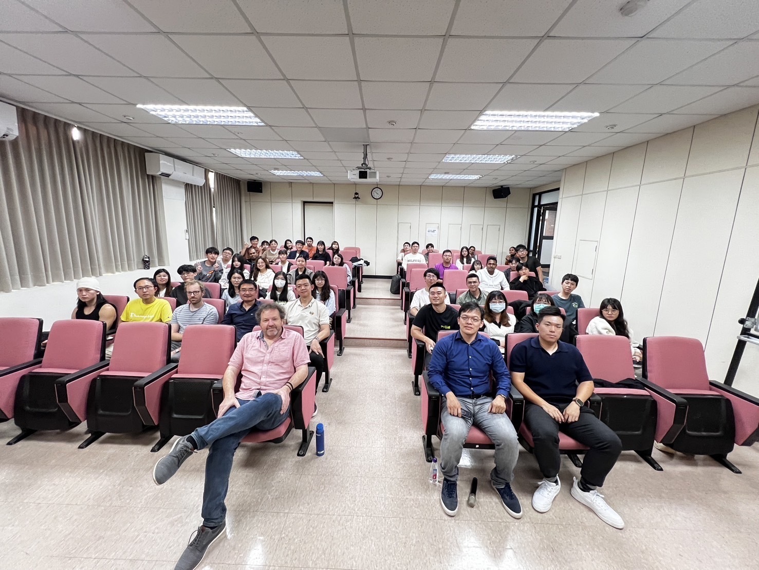 書報討論- Dept. of Geography, King’s College London UK Martin J. Wooster Professor(另開新視窗/jpg檔)圖片